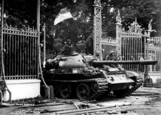 Laos congratulates Vietnam on 51st anniversary of Liberation of the South, National Reunification